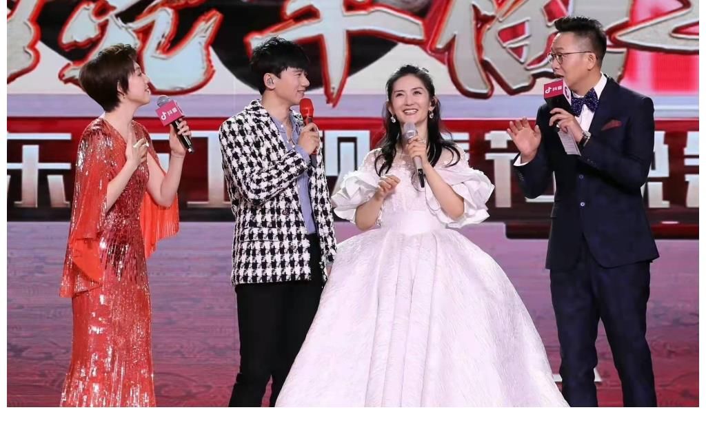 宋小宝搭档张雨绮,谢娜张杰合唱,东方卫视春晚阵容让人期待