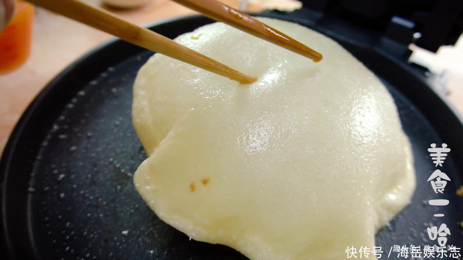  保鲜膜|鸡蛋灌饼最简单做法，到锅个个鼓大泡，1张饼1个蛋，烙出来真香