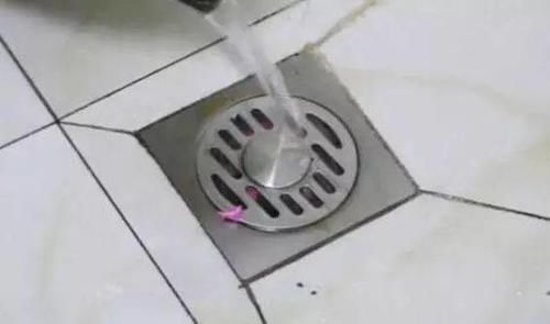 水龙头|把食盐放进卫生间里,大多数人不知道有啥用,但试过的人都说好