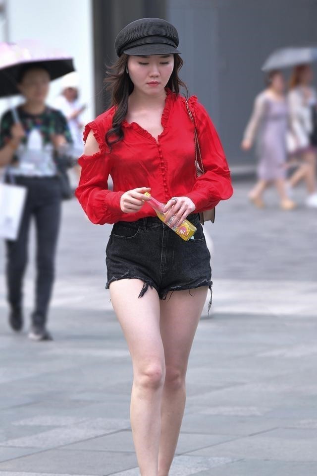 身材 简约自然的瑜伽裤让你穿出年轻自信,显得身材修长迷人,时尚韩范!