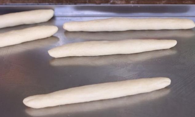 面粉|甜甜圈别再买,五勺面粉两颗鸡蛋,做着比麻花简单,比油条好吃