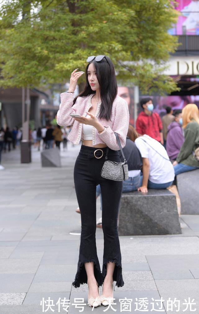 厉害了,喇叭裤“反”着穿竟一点都不丑,这气质不服不行!
