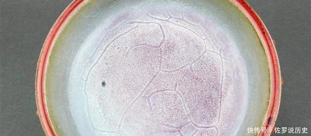 烟灰缸|农民家里一个破旧的“烟灰缸”,收藏家2包烟换走,最终拍得180万