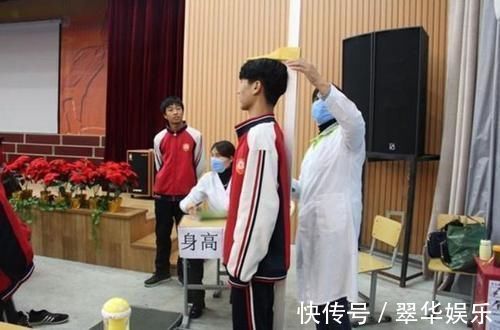 大长腿|男孩理想个头是多少,为什么一米八男生比一米九的男生更受欢迎呢