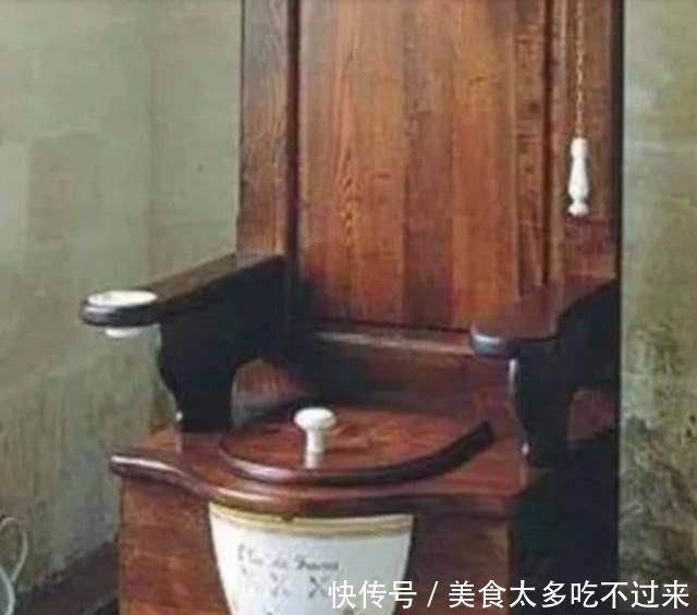 厕所|慈禧在上厕所时,为何要宫女口里含着水站在旁边!