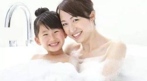 胡子|洗澡时,女儿:妈妈,你那里怎么有“胡子”?妈妈回答有教育意义