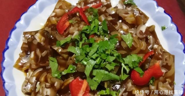 河北廊坊省道边上的一家苍蝇馆子,扒猪脸是一绝,天津人都去吃