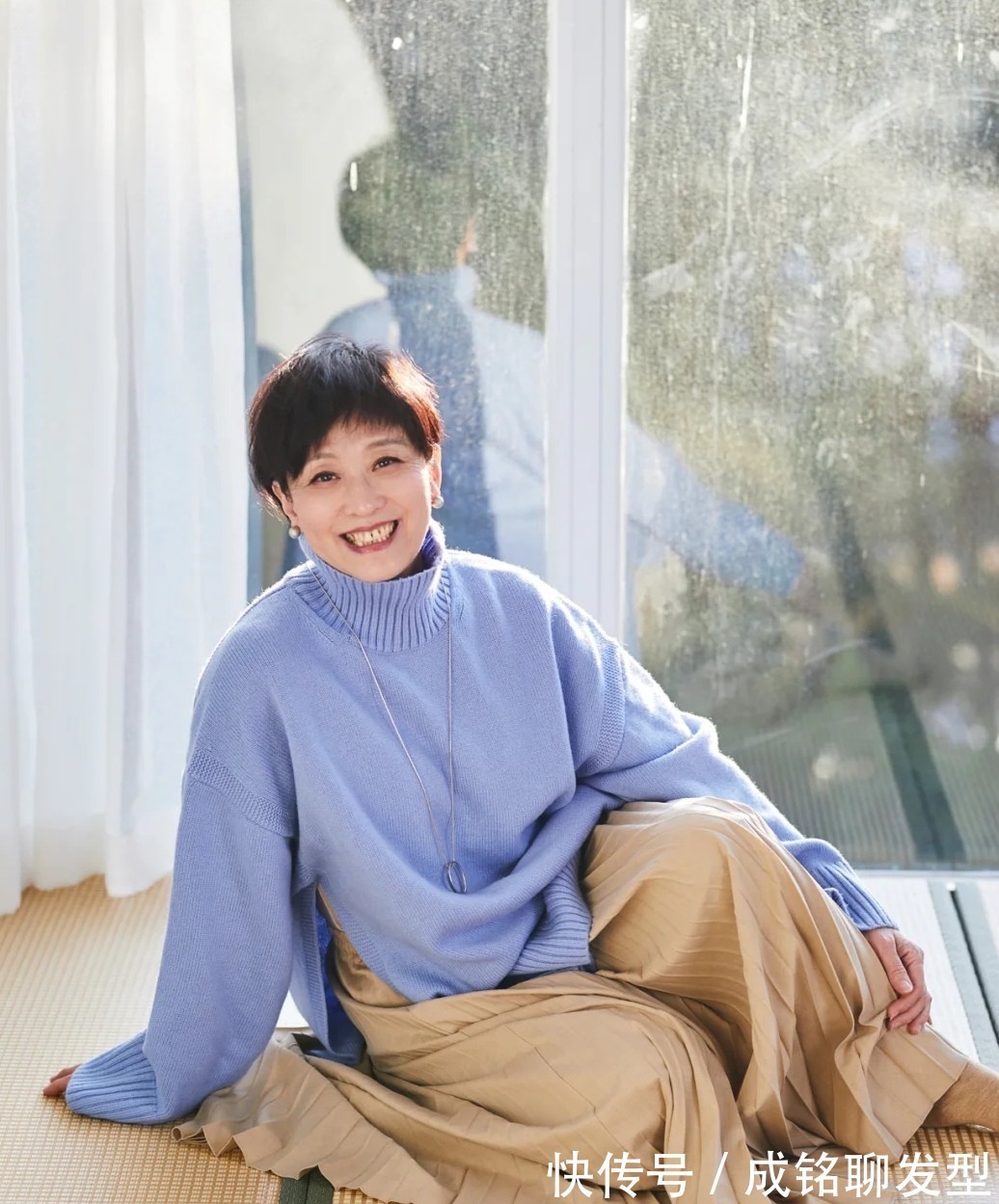 老年人|跟着60岁的退休教授学穿衣,简单实用又优雅,建议老年人收藏