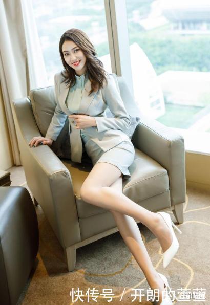 搭配 “烟灰色的职业装”怎么搭小姐姐优雅得体的搭配,穿出女王气场