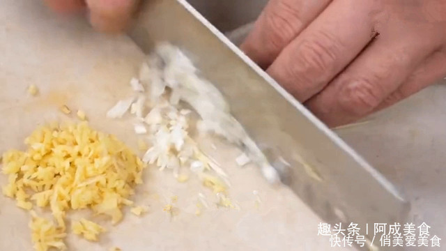 入适量|四喜丸子,营养丰富这季节应多吃,掌握这一秘诀,色泽鲜亮又入味