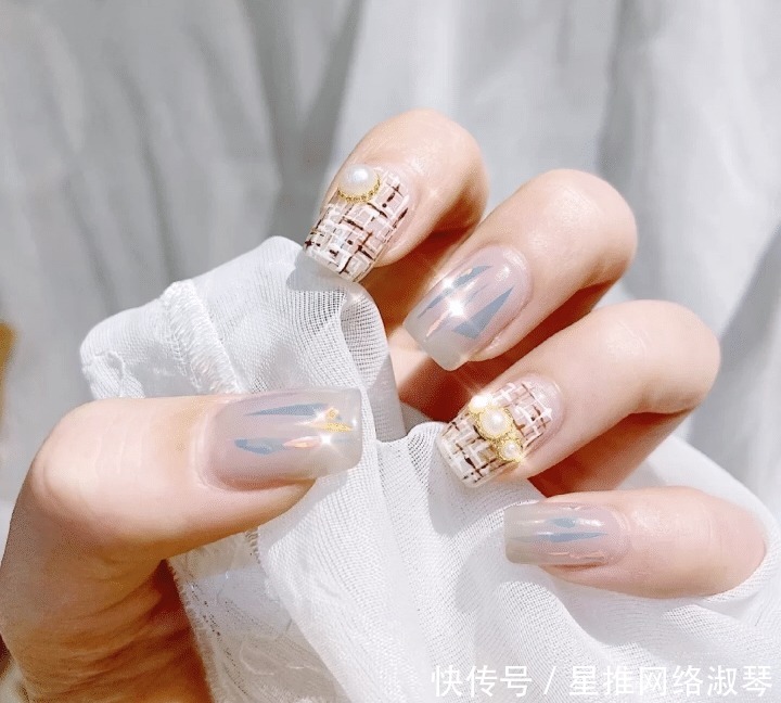 超有名媛范儿的甜美小香风美甲，精致不浮夸，千万别错过