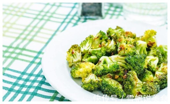 炒西兰花时，有人先焯水，有人直接炒，都不对，教你正确做法