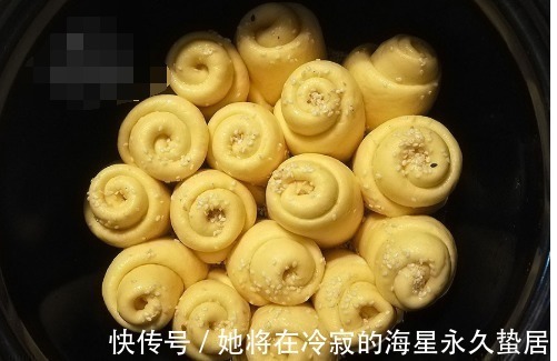 面团|红薯独特做法，加一个鸡蛋，不用烤箱，女儿说比买的面包还好吃
