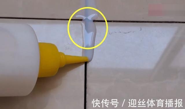 老师傅|瓷砖铺贴完后,师傅用塑料瓶倒扣在缝隙处,邻居:这怕不是个新手