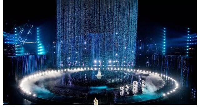 薩頂頂|尚雯婕曬央視秋晚雨幕舞臺照