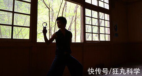 附魔刀|日本火焰艺术家打造真实附魔刀,鬼灭之刃里的特效原来是真的