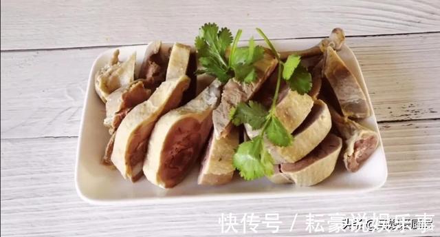 家庭|盐水鸭的家庭做法,方法简单耗时短,咸香可口肉质嫩,不比买的差