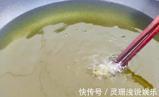 面粉|炸丸子时,切记直接加面粉!大厨教你这样做,丸子香酥又好吃