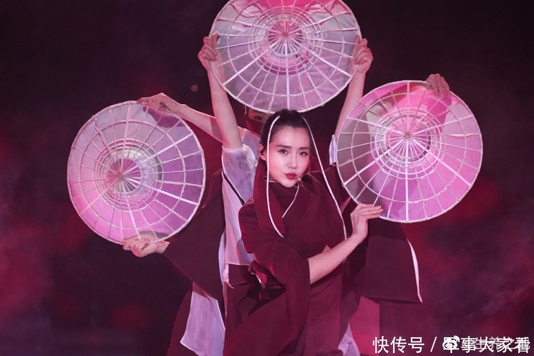 阿朵的新民族音乐为何是《人民日报》所说的“一个都不能少”?