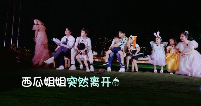 郑爽 郑爽录制现场情绪失控哭着离开,得知她崩溃原因,心疼的不行