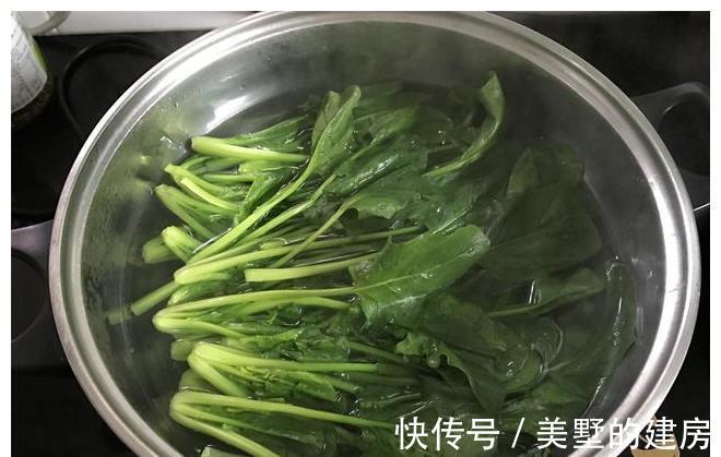 营养价值|5种必须要焯水后再吃的蔬菜，今天才知道原因，看后赶快告诉家人