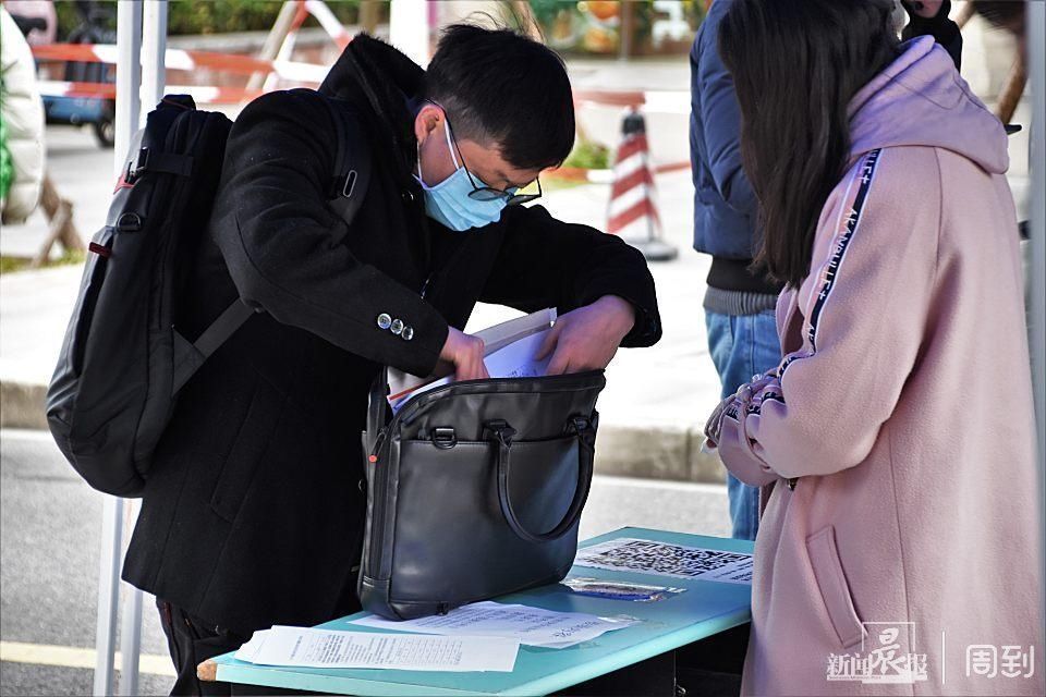 何女士|巧！两位送考妈妈研考考点门口认老乡，孩子都是同济的，报考的学校都是清华