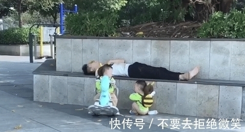 佛系|“最敷衍奶爸”佛系带娃火了,奶奶扛着扫把还有3秒到达现场