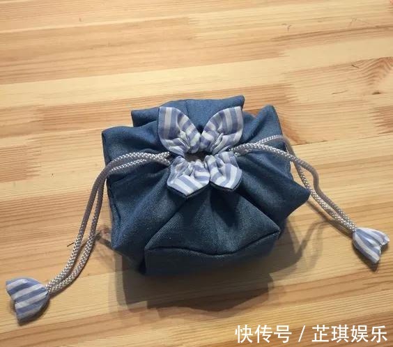 束口袋也能这么美，旧衣服就能做！旧物改造DIY手工布艺附教程