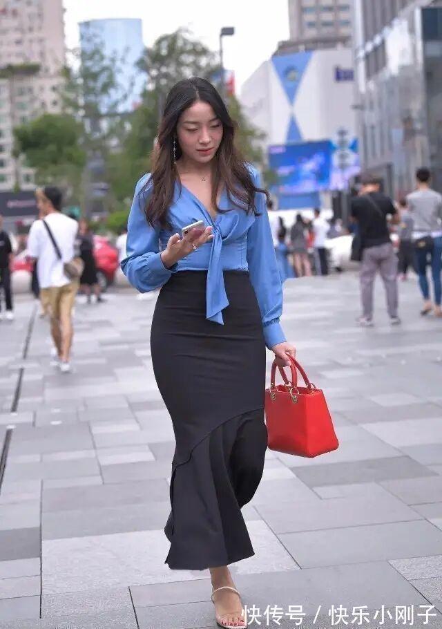 吊带裙 吊带裙包容身材缺陷,带来强烈的潮流感,带来美丽气质