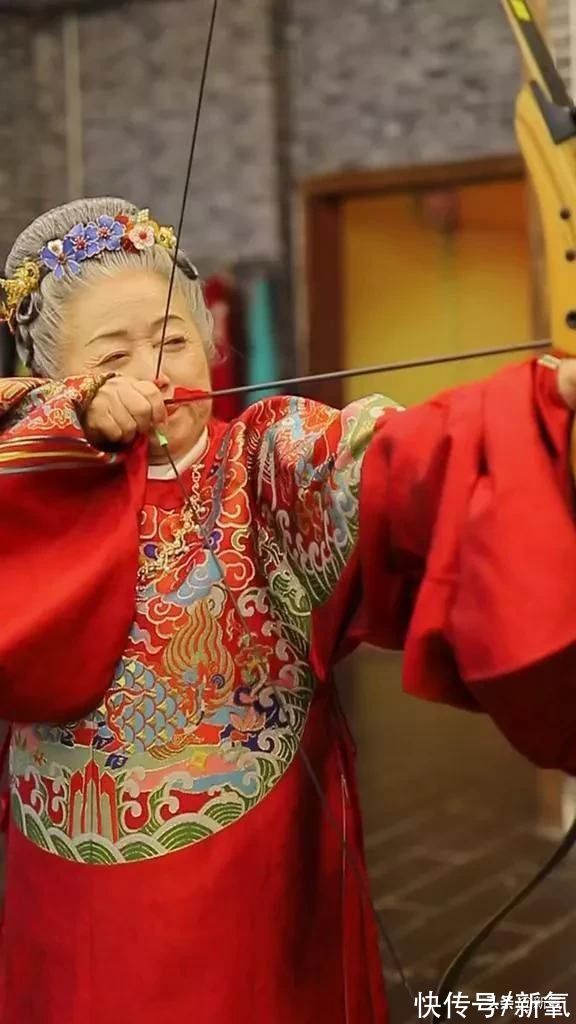 刘维秀$这位77岁的奶奶，穿上汉服也太惊艳了
