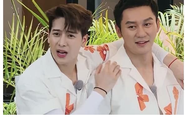 奔跑吧|吳宣儀和宋雨琦穿短褲劈叉,男嘉賓眼神搶鏡,忘記再錄節(jié)目?