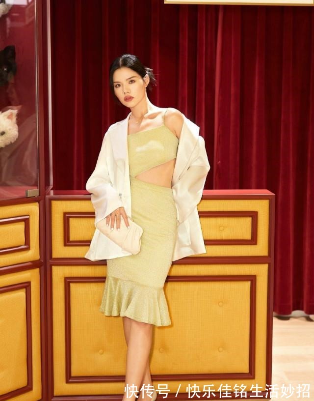 显瘦 春末初秋,“小西装”早该买了!今年流行这3款,洋气显瘦又得体!