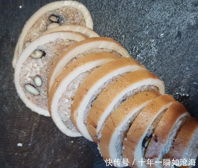 鱿鱼黑豆糯米饭，鱿鱼控的最爱，吃起来超满足