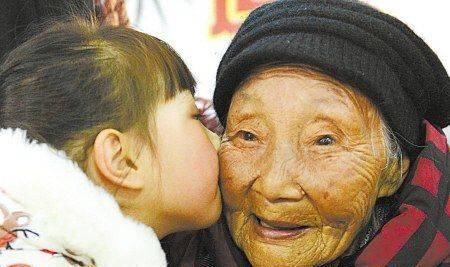 不论男女，过了55岁，还能有这4个表现，你很可能就是“长寿”体质