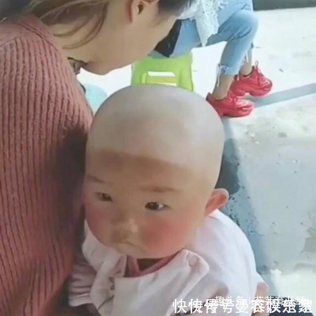 春天|宝妈带着孩子学车,半个月后孩子摘下帽子教练都笑喷