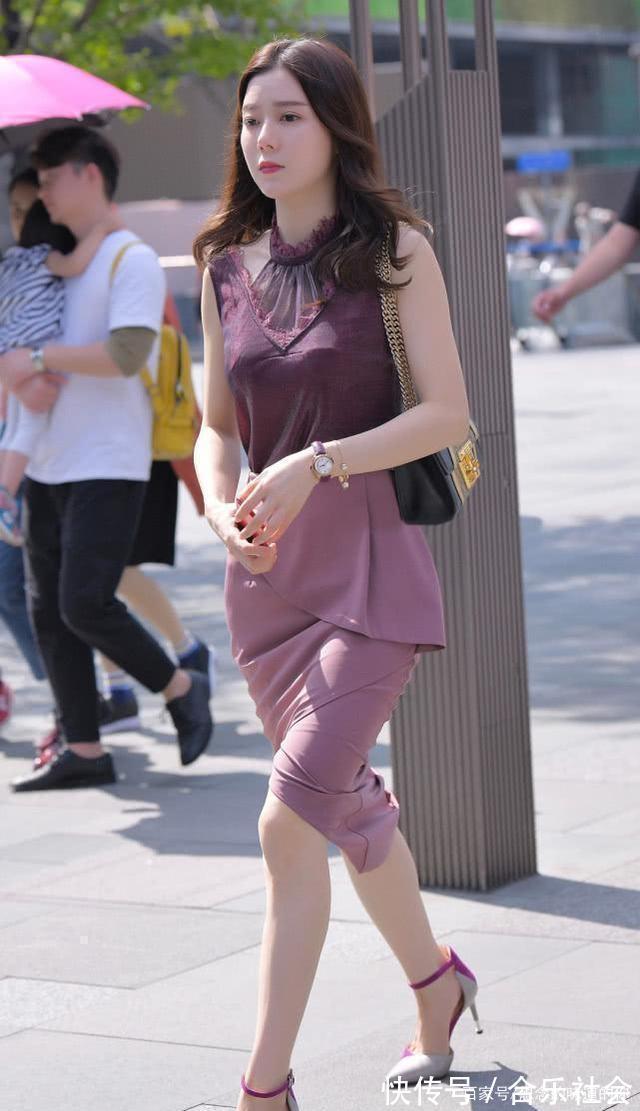 背带裙 连衣裙穿搭在视觉上总是给人享受,层次分明气质出众,令人舒适