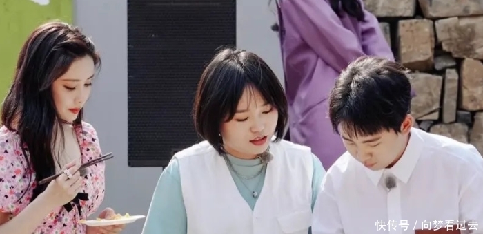 舒淇|《五十公里桃花坞》发布会,郭麒麟拒绝打伞,因为工作人员也没打