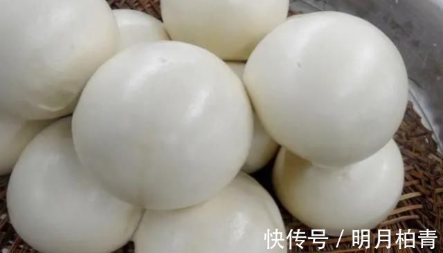 面团|无论是蒸包子还是蒸馒头，发面时加点“它”10分钟就能发满盆