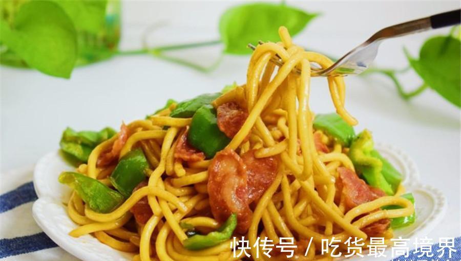 美味|香肠炒面，面条的高级做法，健康营养美味