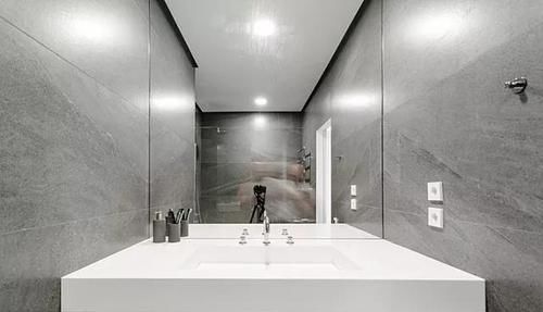 齐家依依|75㎡一居室,收纳从入户做起,卧室挤衣帽间,偷空间毫不输日本人