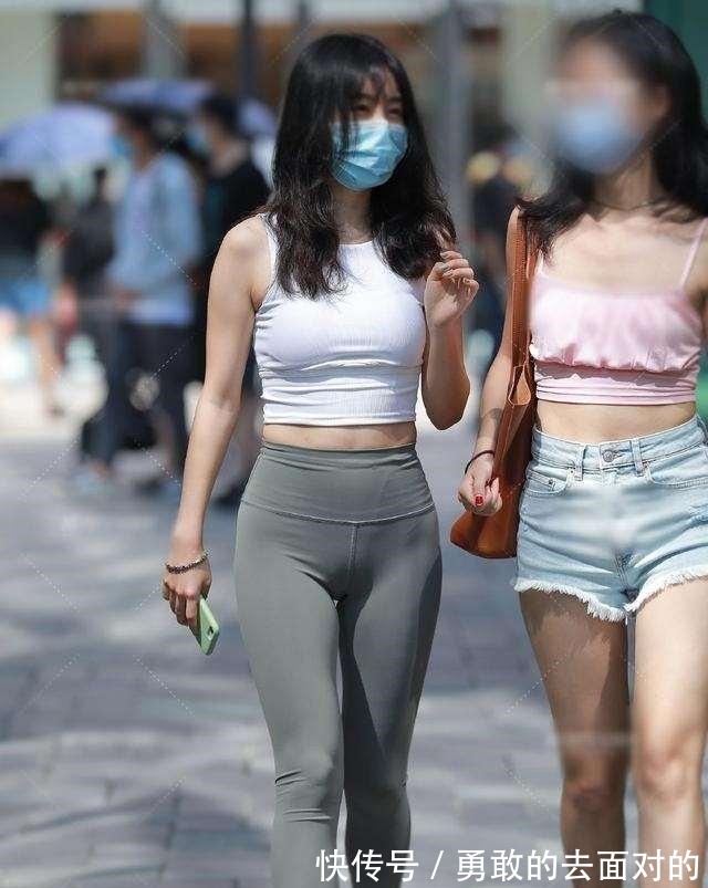 美丽 简约易搭的打底裤增添时尚色彩,秀出美丽长腿,凸显气质!