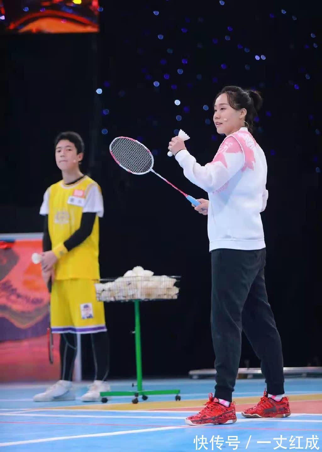 赵芸蕾|美!国羽奥运冠军带妆出镜明艳动人,生娃后仅一个月身材就已恢复
