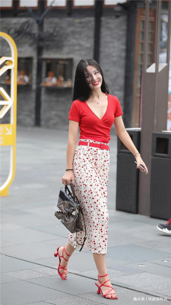 时尚装 这身时尚穿搭,穿出邻家大姐姐的感觉,自信大方具有亲和力