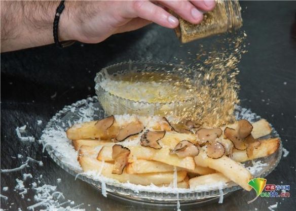 薯条|世界最贵炸薯条1300元一份 用金粉装饰获吉尼斯认证