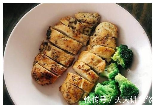 自从学会鸡胸肉这个做法,连烧烤买得少,焦香细嫩,好吃不胖