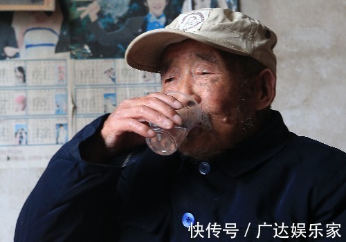 老两口|113岁农村老汉每天吃肉、喝酒、赶集,生活习惯让养生专家汗颜