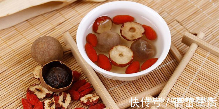 泡水|黄芪和它是黄金搭档,没事喝两杯,养肝护肾,身体元气满满!