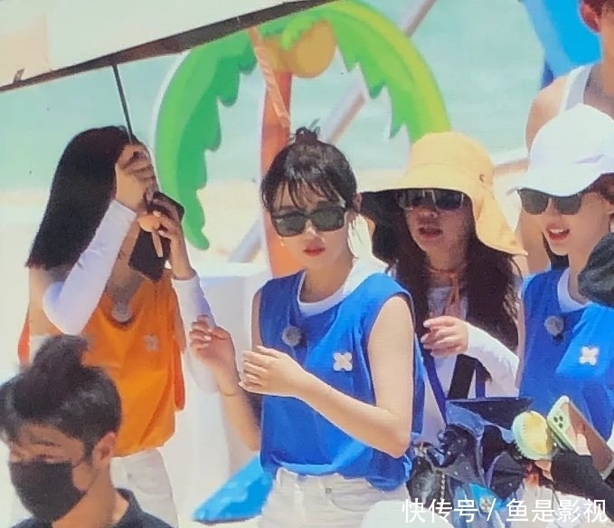 杨颖 《奔跑吧》宋雨琦吴宣仪走前排,杨颖走后排,雨琦的表情让人意外