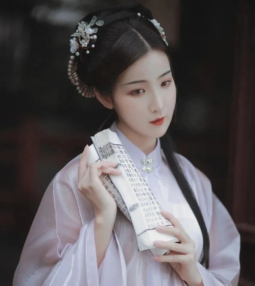 烟草#宋词之美真的被低估了!这15首绝美宋词,一生一定要读一次