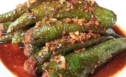 虎皮酿肉、香辣鸡丝、家常回锅肉，每一种菜都开胃下饭又营养